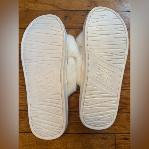 New bride slippers size 8-10 - Picture 3 of 3